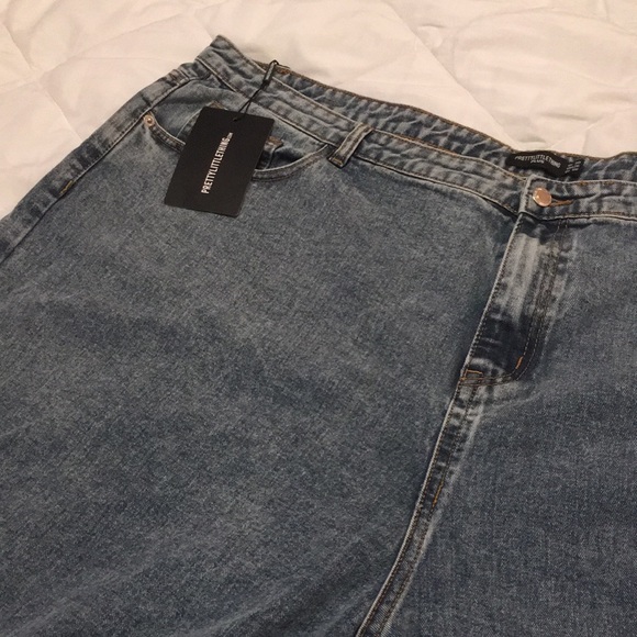 Pretty little thing Beautiful Capris! - Picture 4 of 7